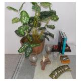 FHT008 Décor, Figurines and Coffee Table Books