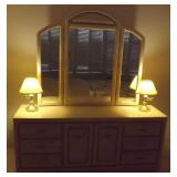 HKL016 Stanley Furniture White Oak Dresser with Mirror