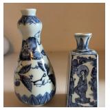 PPE127 Vintage Blue and White Vases