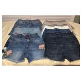 MMS130 Twelve Pairs Of Brand Named Women’s Shorts Size 12