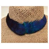 MMS212 Peacock Lei Po’o & Woven Hat
