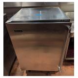 DBB082 - Perlick 24" Under counter Beverage Center