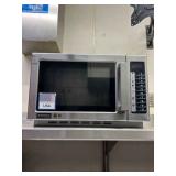 DBB375- Amana Commercial Microwave Oven 