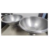 DBB511 - Pair of 16" Diameter Stainless Steel Salad Bowls