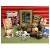 TTH045 Decorative Balls, Books and more