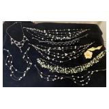AWT064 - Freshwater Pearls & Crystal Necklaces & Brooches AWT064 - Freshwater Pearls & Crystal Necklaces & Brooches
