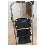 AWT073 Rubbermaid Stepping Stool