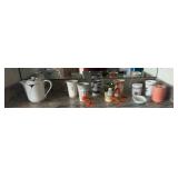 AWT362 Teapot, Tea Cups, And Bathroom Decor