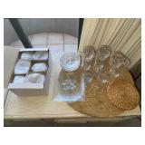 AWT378 Various Glasswork with Woven Mats