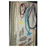 KSCLKC009 Costume Vintage Fashion Jewelry Lot