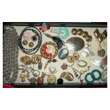 KSCLKC011 Tons Of Beads & Jewelry Findings For Crafters