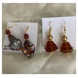 HHC520 - Myrna Lee Chang Vintage Glass Bead Earrings HHC520 - Myrna Lee Chang Vintage Glass Bead Earrings
