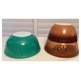 MMM075 Three Vintage Nesting Pyrex Mixing Bowls
