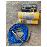 MMM229 Campbell Hausfield 4 Gallon Air Compressor With Dual Outlet & Air Hose
