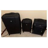 AAE015 Three Travel Suitcases Mia Toro Iatalian & Swiss Tech AAE015 Three Travel Suitcases Mia Toro Iatalian & Swiss Tech