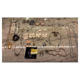 AAE047-Mystery Vintage & Modern Costume Jewelry Lot AAE047-Mystery Vintage & Modern Costume Jewelry Lot