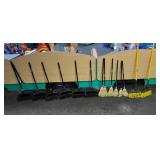 CCS065 6 Rubbermaid Dustpans + 8 Brooms CCS065 6 Rubbermaid Dustpans + 8 Brooms