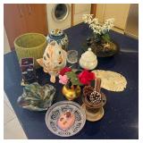 KAS060 Assorted Home Decor - See Photos for What is in This Great Lot!