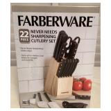 CMS034 Farberware 22 Piece Never Needs Sharpening Cutlery Set New