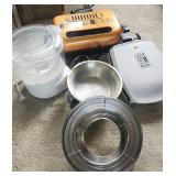 AAA146 - Assorted Kitchen Appliances 