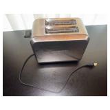 AAE421 Hamilton Beach Toaster