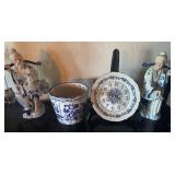 NFF041 - Decorative Ceramic Pieces In Blue And White