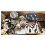 EAT112 - Lot of Useful Baking And Cooking Items