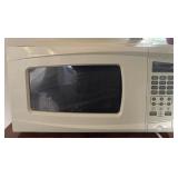 EAT139 - Walmart Microwave Oven (Model: RGTM701)