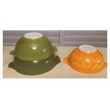 MMP141 Three Vintage Pyrex Cinderella Nesting Mixing Bowls 