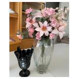 HKF067 - Two Stylish Vases For Your Decor!