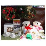 KTC042 Teddy Bears, Christmas Wreaths & More