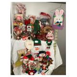 PPM094 Mystery Lot Of Craft Supplies & Handmade Holiday Decor