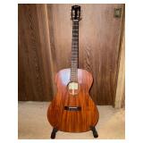 EFF062 Pono Ukulele with Ground Stand