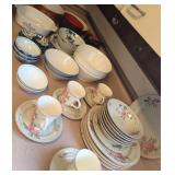 EFF095 - Assorted Vintage Dinnerware 