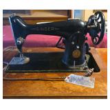 EBE061 - Vintage Singer Sewing Machine 