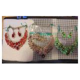 EBE161 - Multi lot costume jewelry set (needs repairs) 