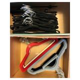 EBE241 Huge Mix Of Velvet Hangers! 