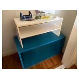 PHS092 2 Small Shelves And Ceramic Pieces 