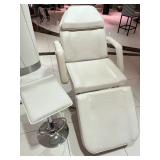 WGG070 Esthetician Chair With 1 White Chair 