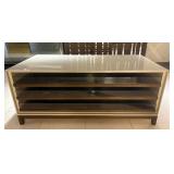 WGG112 Modern Display Counter with 6 Glass Shelves