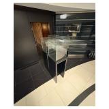 WGG131 (4) Pedestal Display Cases (No Keys)