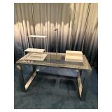 WGG267 Glass Top Table With Display Stands