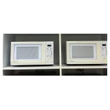 WGG385 (2) Magic Chef Microwaves