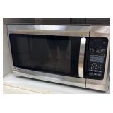 WGG394 Magic Chef Microwave
