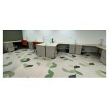 WGG729 Four L-Shaped Modular Desks With Two Chairs & Lamps