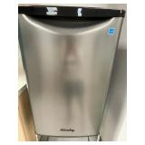 WGG747 Danby Compact Refrigerator With Chrome Stand 