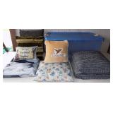 MFT012 Container Full of Decorative Pillows