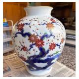 HKA030 - Japanese Fukagawa Seiji Arita Porcelain Vase