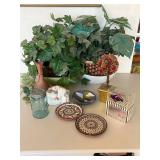 HKA065 - Collection Of Decor Items