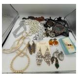 SAT435 - Collection of Costume Jewelry 